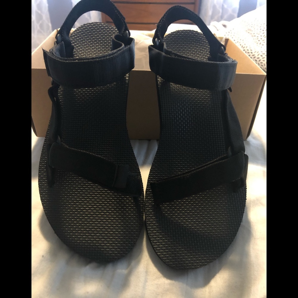 Teva Black Universal Sandals Women’s Size 9.